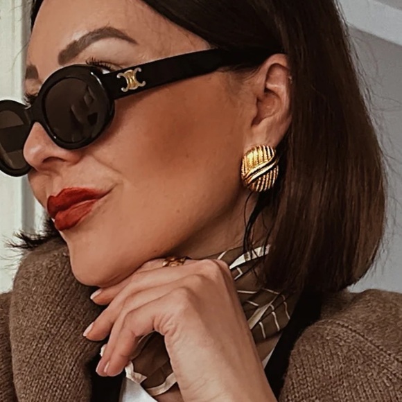 Ridge Statement Oval Earrings - Picture 4 of 5